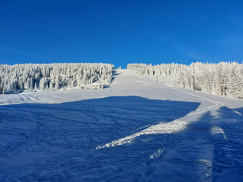 Trenutno pregledavate U subotu otvorenje sezone skijanja na Busovačkoj planini, besplatno skijanje za vikend!